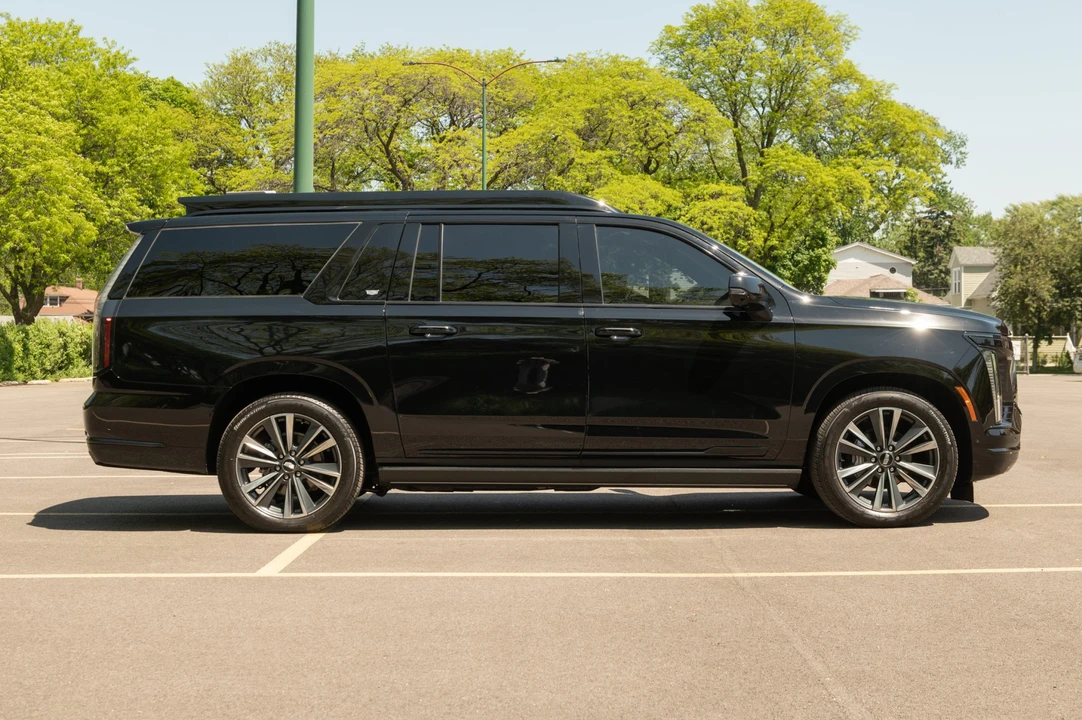 2026 Cadillac Escalade 5th Gen - Image 10 of 31