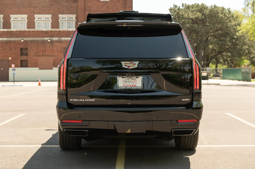 2026 Cadillac Escalade 5th Gen - Image 16 of 31