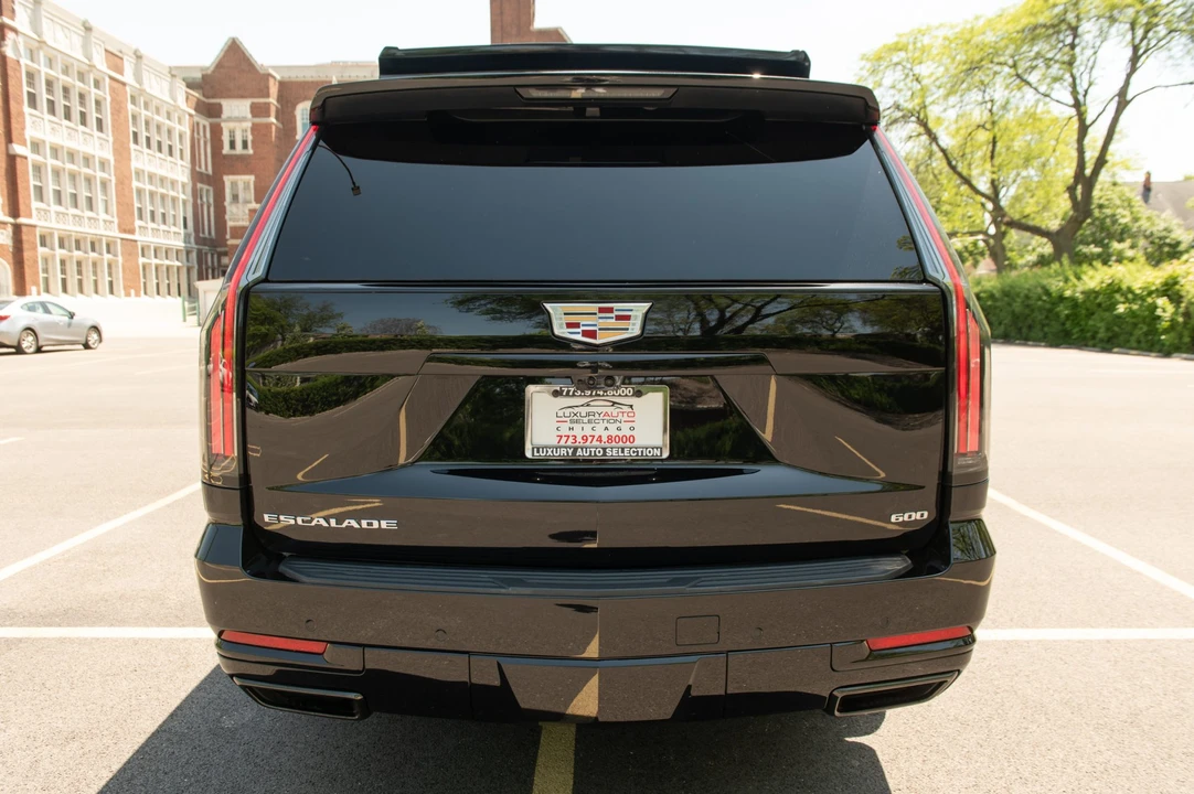 2026 Cadillac Escalade 5th Gen - Image 17 of 31