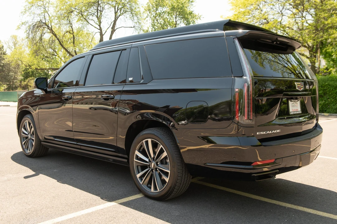 2026 Cadillac Escalade 5th Gen - Image 19 of 31