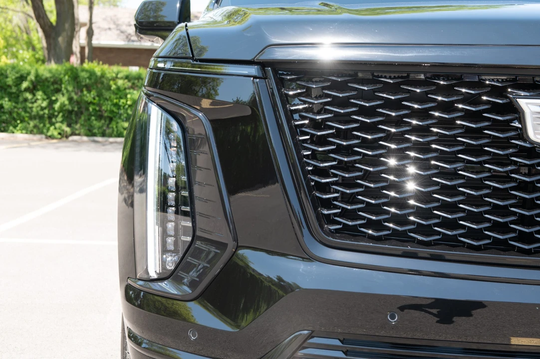 2026 Cadillac Escalade 5th Gen - Image 27 of 31