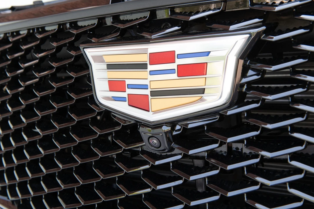 2026 Cadillac Escalade 5th Gen - Image 28 of 31