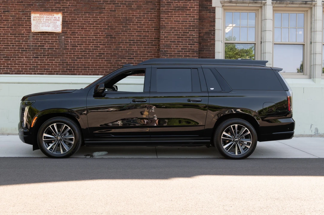 2026 Cadillac Escalade 5th Gen - Image 24 of 31