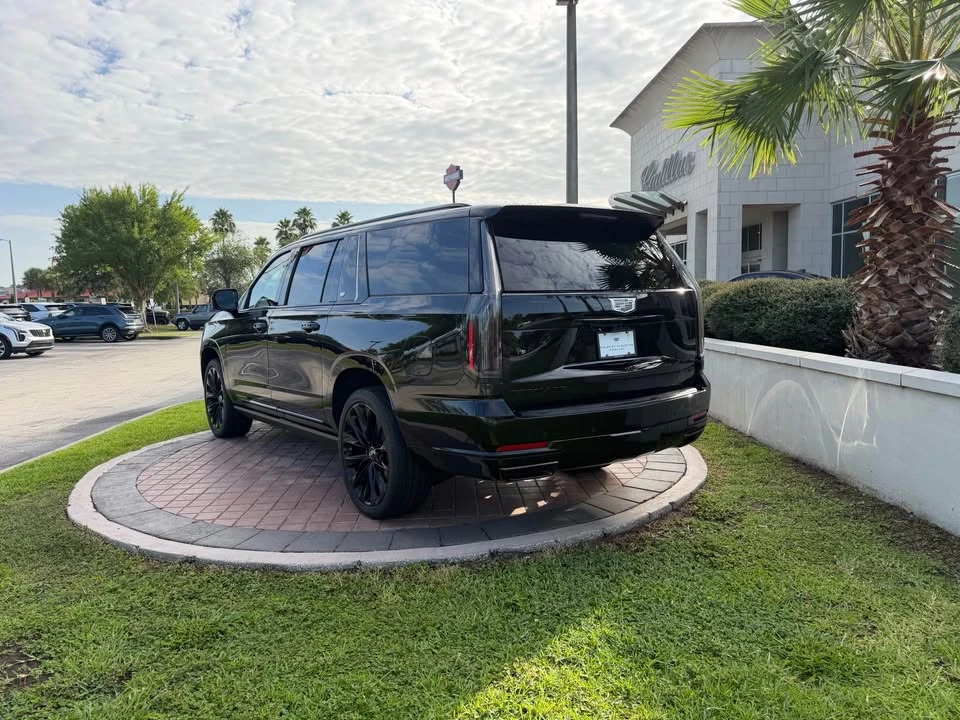 2026 Cadillac Escalade 5th Gen - Image 3 of 8