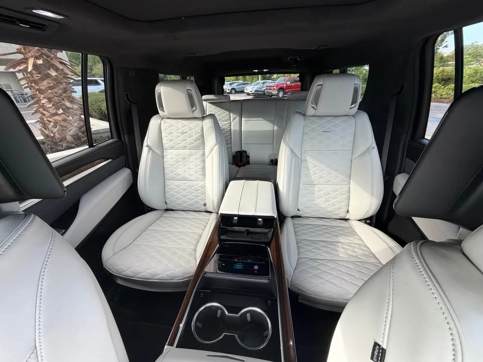2026 Cadillac Escalade 5th Gen - Image 6 of 8