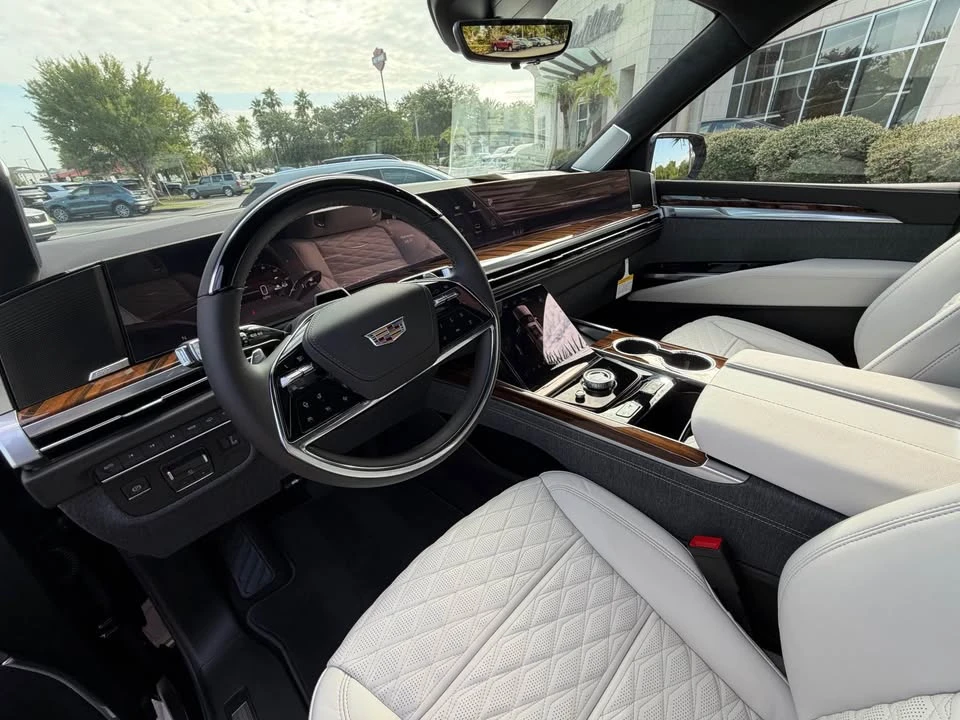 2026 Cadillac Escalade 5th Gen - Image 5 of 8