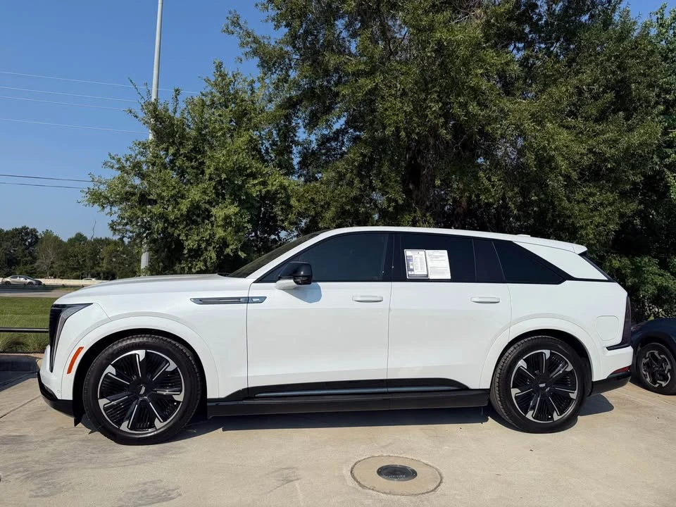 2026 Cadillac Escalade 5th Gen - Image 2 of 11