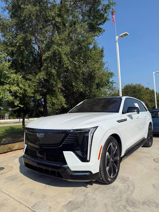 2026 Cadillac Escalade 5th Gen - Image 3 of 11