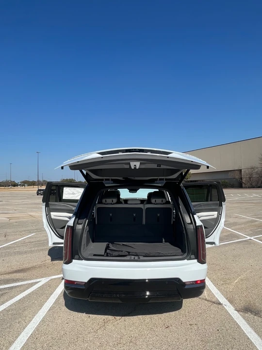 2026 Cadillac Escalade 5th Gen - Image 7 of 15