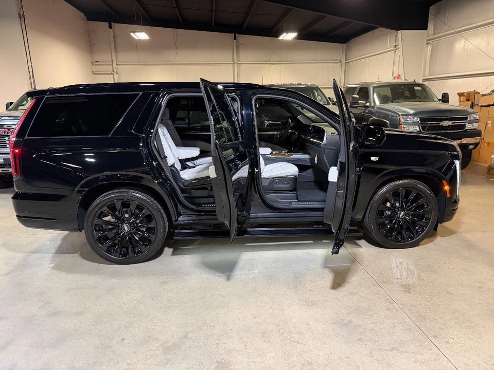 2026 Cadillac Escalade 5th Gen - Image 7 of 12