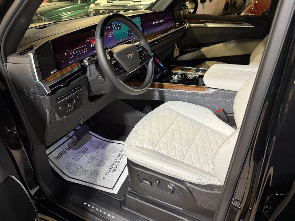 2026 Cadillac Escalade 5th Gen - Image 8 of 12
