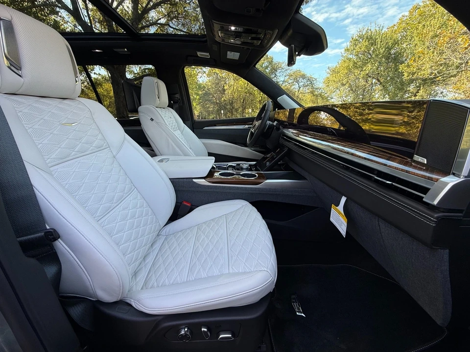 2026 Cadillac Escalade 5th Gen - Image 19 of 21