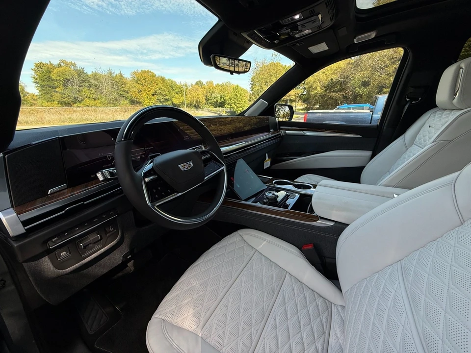 2026 Cadillac Escalade 5th Gen - Image 15 of 21