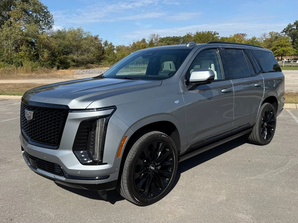 2026 Cadillac Escalade 5th Gen - Image 2 of 21