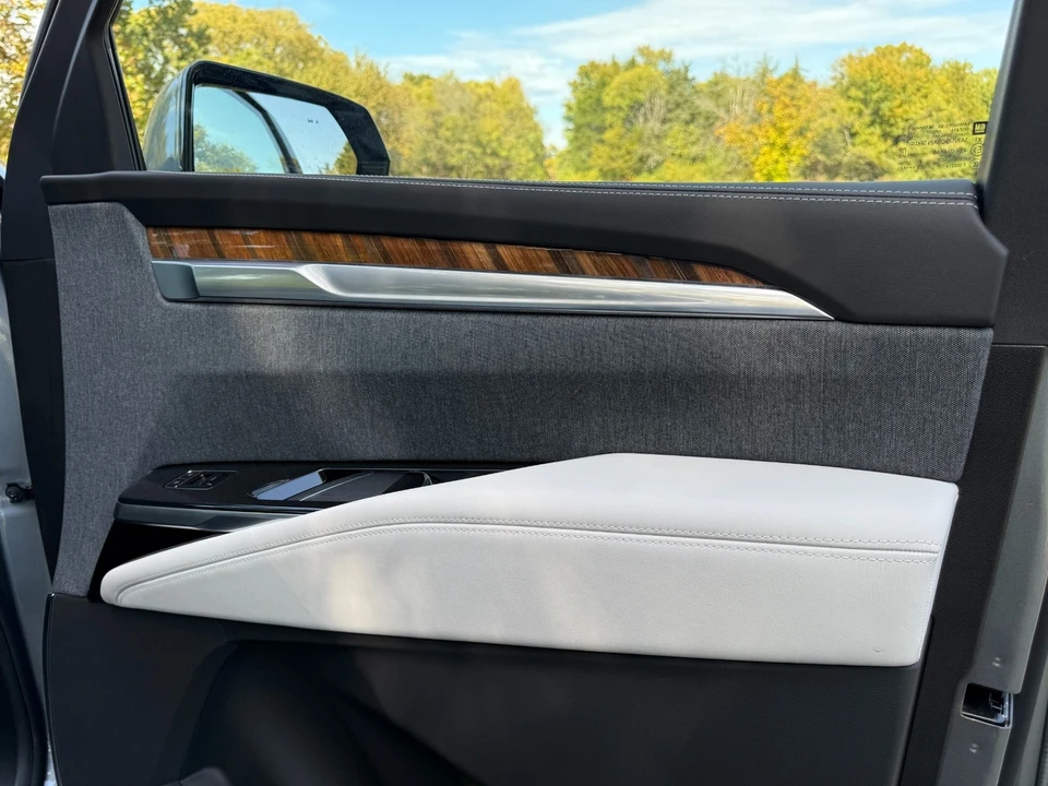 2026 Cadillac Escalade 5th Gen - Image 18 of 21