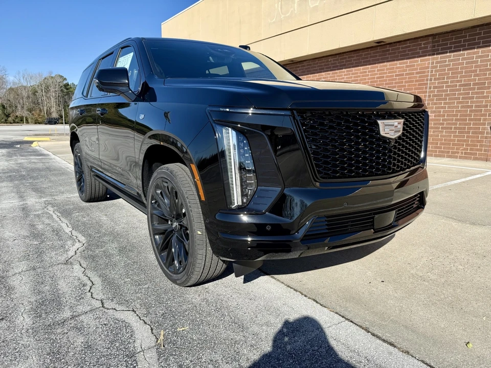 2026 Cadillac Escalade 5th Gen - Image 7 of 21