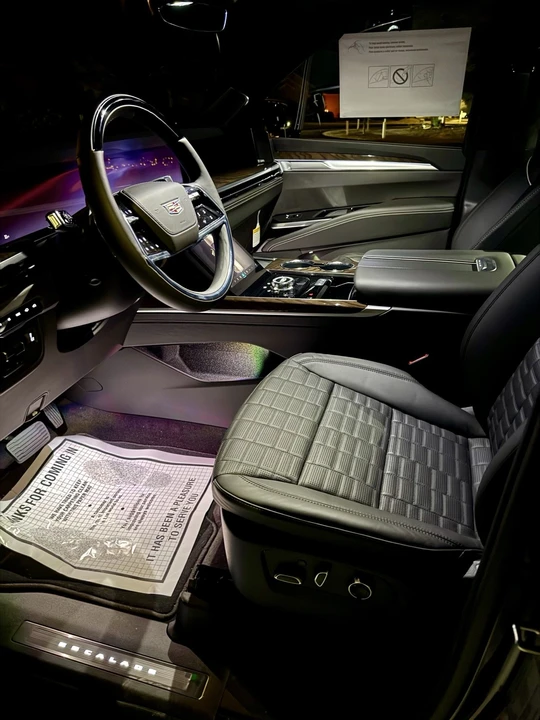 2026 Cadillac Escalade 5th Gen - Image 18 of 21