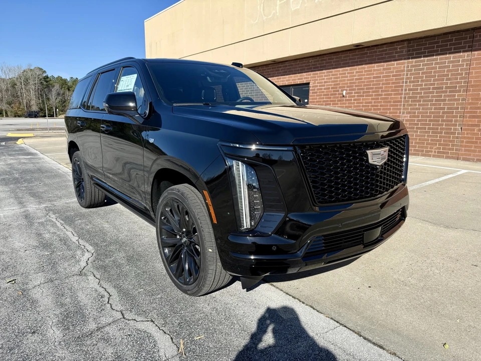 2026 Cadillac Escalade 5th Gen - Image 6 of 21