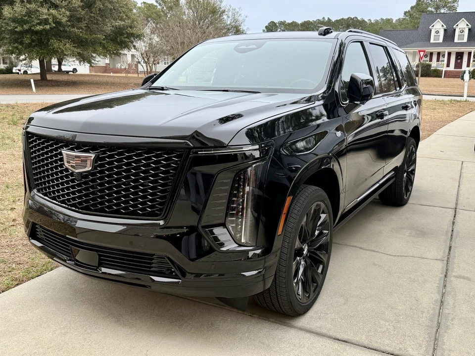 2026 Cadillac Escalade 5th Gen - Image 9 of 21