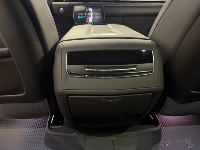 2026 Cadillac Escalade 5th Gen - Image 18 of 21