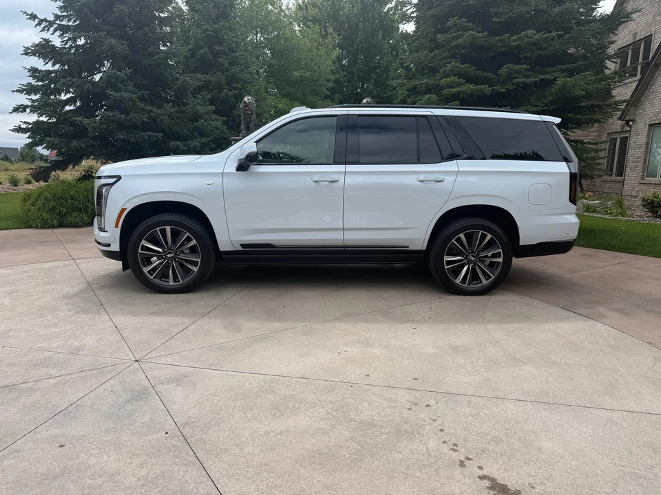 2026 Cadillac Escalade 5th Gen - Image 24 of 31