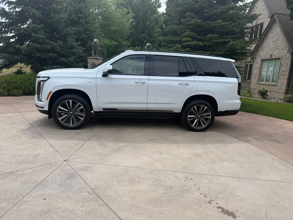 2026 Cadillac Escalade 5th Gen - Image 25 of 31