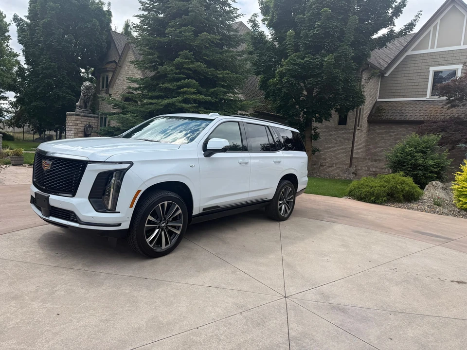 2026 Cadillac Escalade 5th Gen - Image 4 of 31