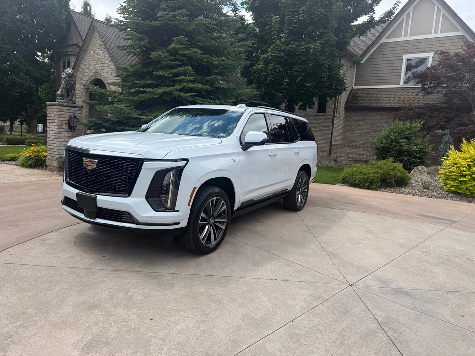 2026 Cadillac Escalade 5th Gen - Image 5 of 31