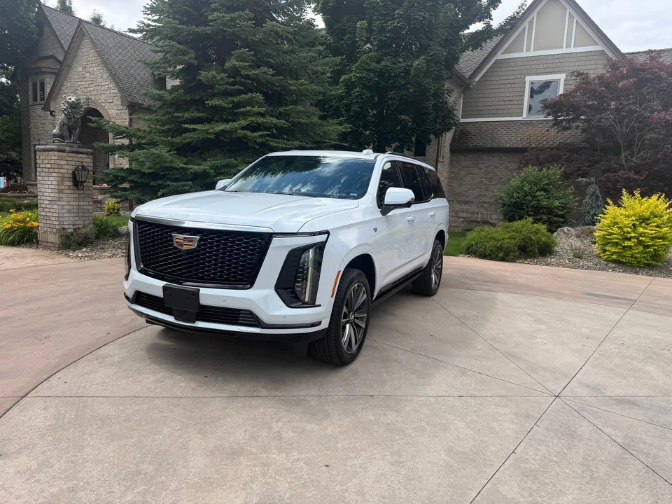 2026 Cadillac Escalade 5th Gen - Image 6 of 31