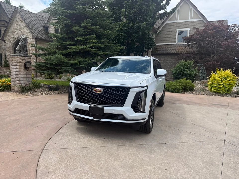 2026 Cadillac Escalade 5th Gen - Image 7 of 31