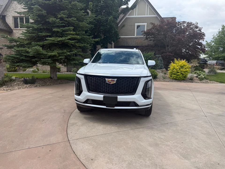2026 Cadillac Escalade 5th Gen - Image 8 of 31
