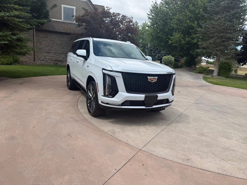 2026 Cadillac Escalade 5th Gen - Image 11 of 31