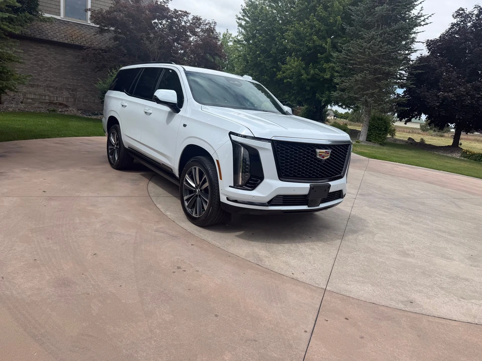 2026 Cadillac Escalade 5th Gen - Image 12 of 31