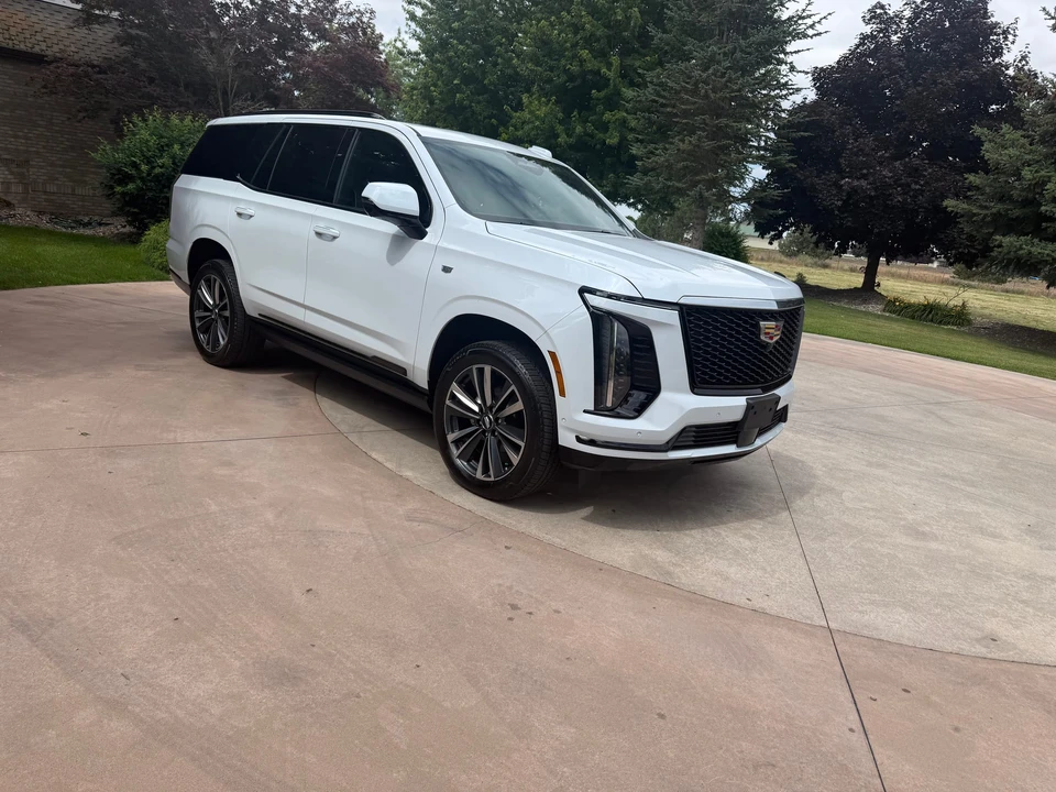 2026 Cadillac Escalade 5th Gen - Image 13 of 31