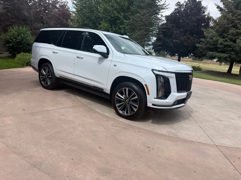 2026 Cadillac Escalade 5th Gen - Image 14 of 31