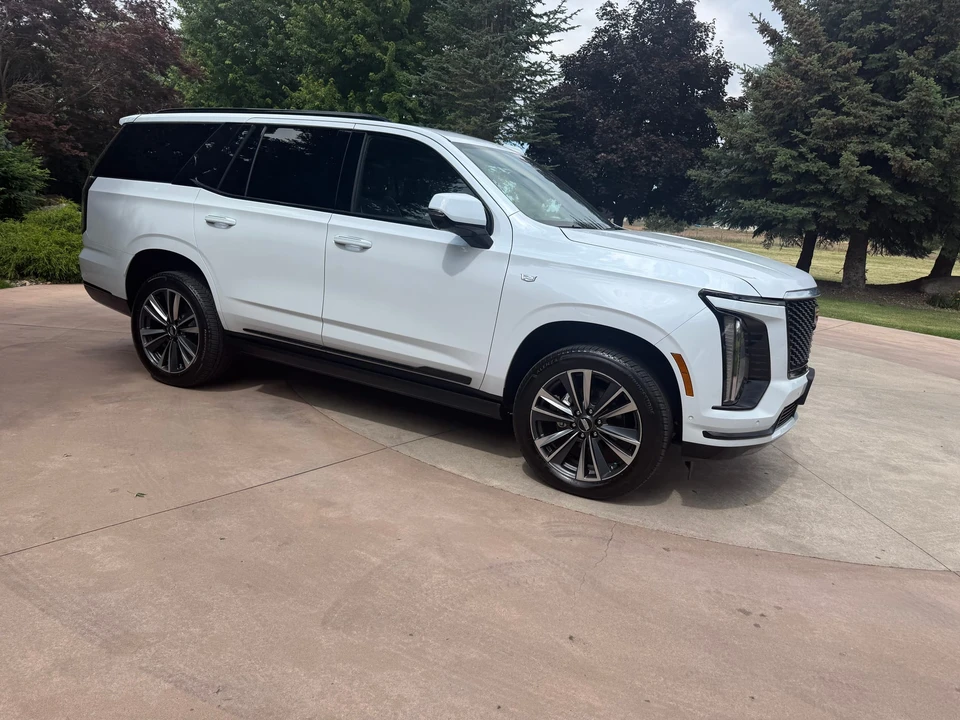 2026 Cadillac Escalade 5th Gen - Image 15 of 31