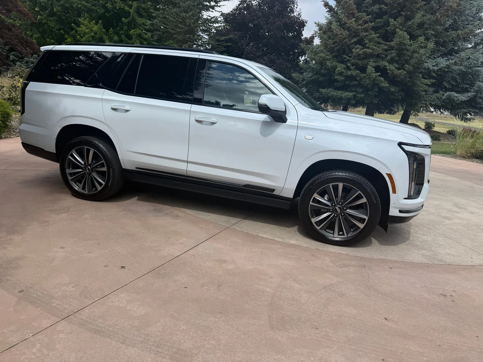 2026 Cadillac Escalade 5th Gen - Image 16 of 31