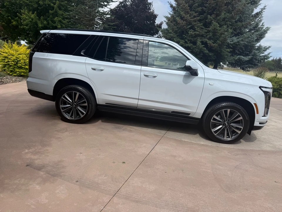2026 Cadillac Escalade 5th Gen - Image 17 of 31