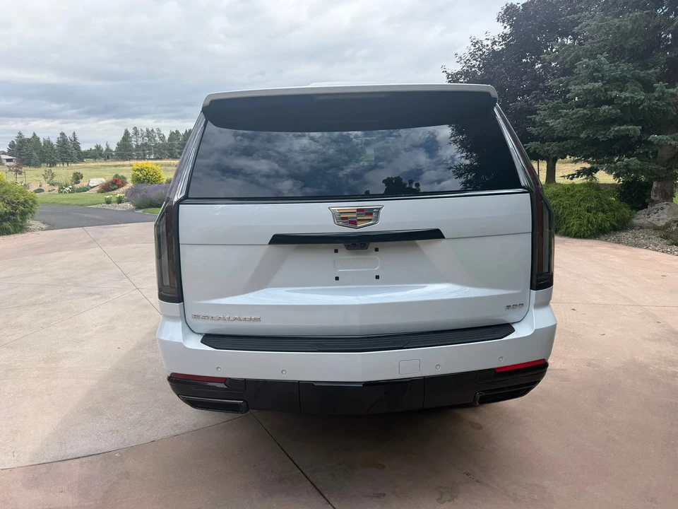 2026 Cadillac Escalade 5th Gen - Image 18 of 31