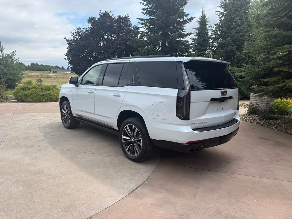 2026 Cadillac Escalade 5th Gen - Image 23 of 31