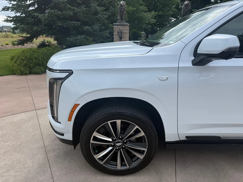 2026 Cadillac Escalade 5th Gen - Image 29 of 31