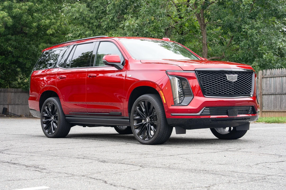 2026 Cadillac Escalade 5th Gen - Image 12 of 31