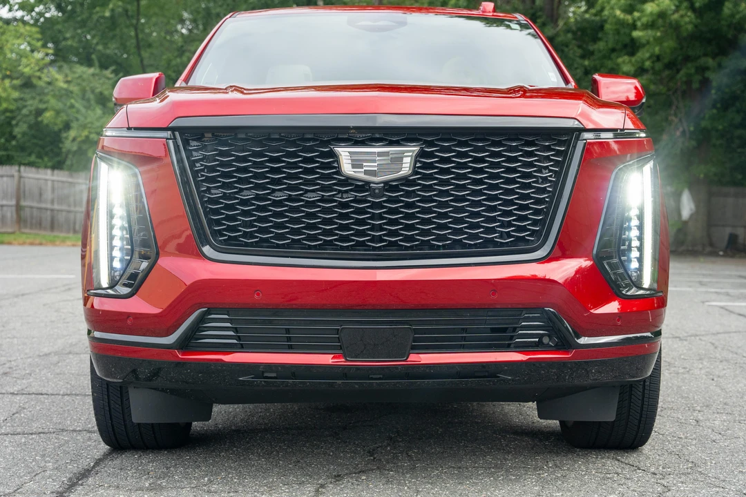 2026 Cadillac Escalade 5th Gen - Image 6 of 31