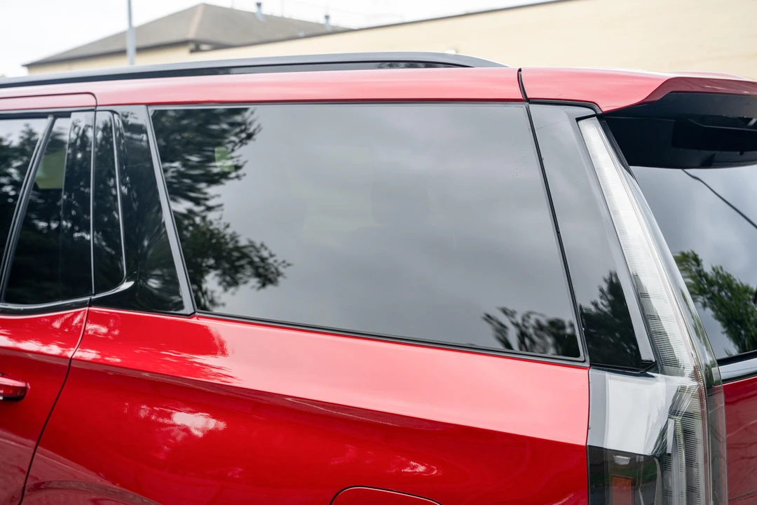 2026 Cadillac Escalade 5th Gen - Image 26 of 31
