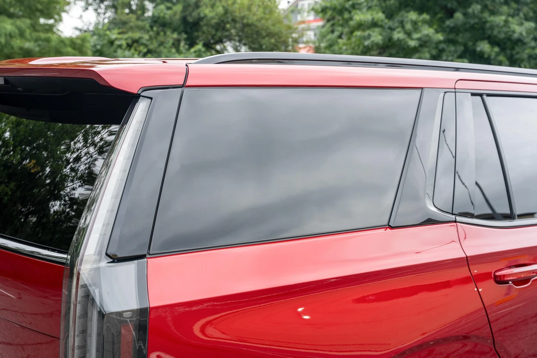 2026 Cadillac Escalade 5th Gen - Image 29 of 31