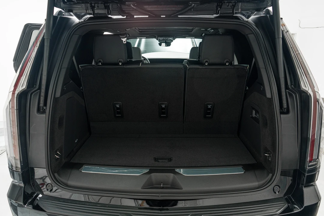 2026 Cadillac Escalade 5th Gen - Image 19 of 21