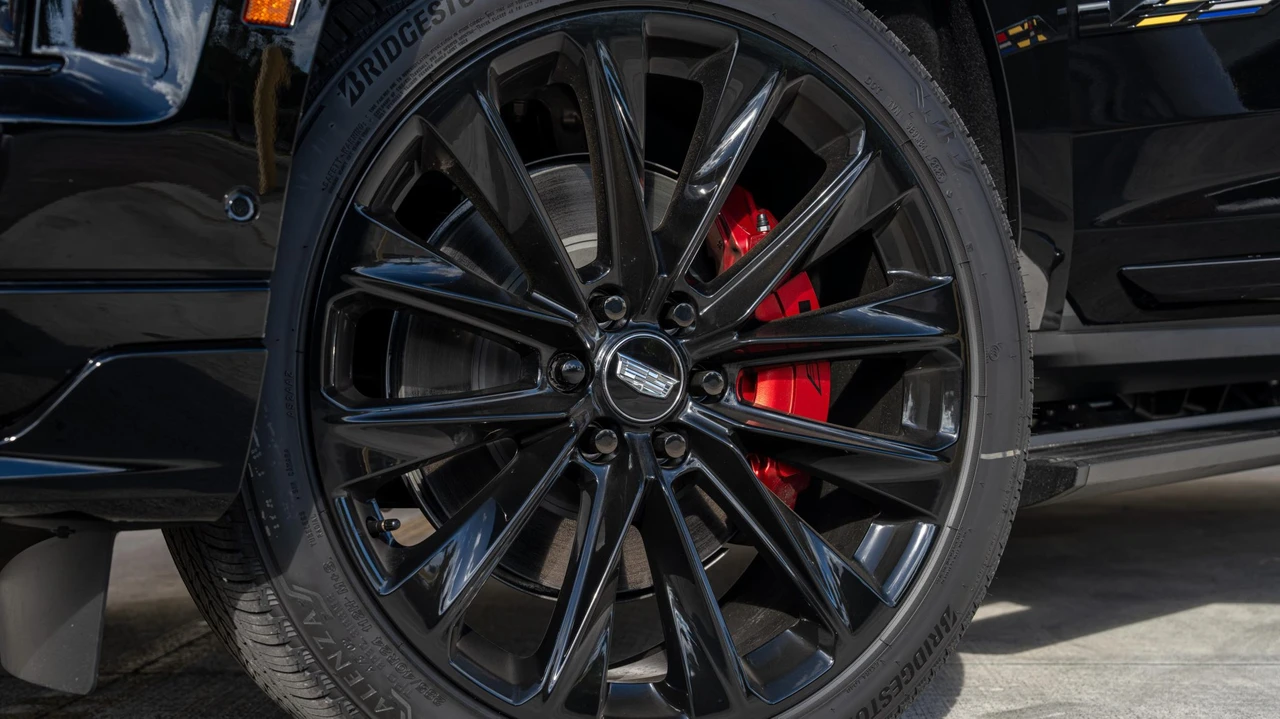 2026 Cadillac Escalade-V 5th Gen - Image 26 of 31