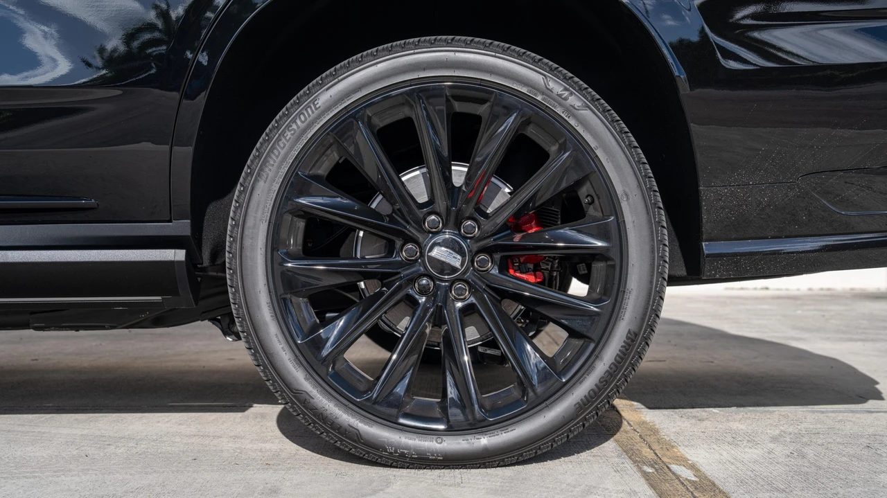 2026 Cadillac Escalade-V 5th Gen - Image 24 of 31