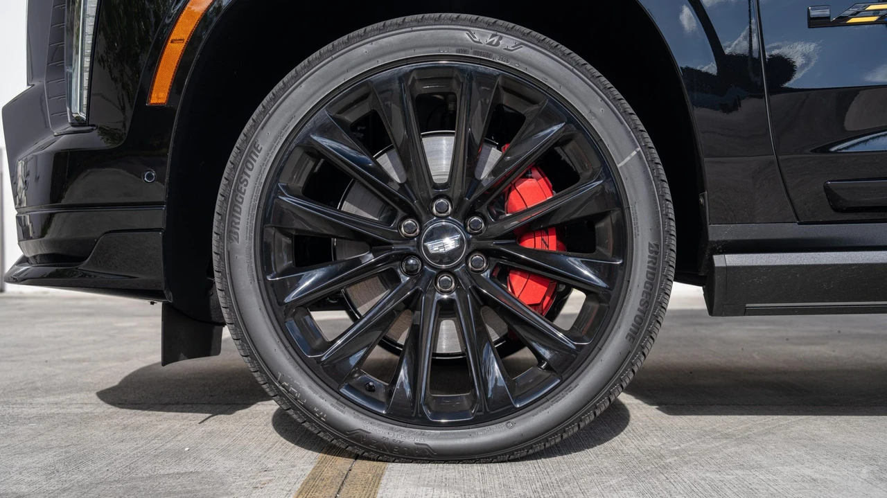 2026 Cadillac Escalade-V 5th Gen - Image 23 of 31