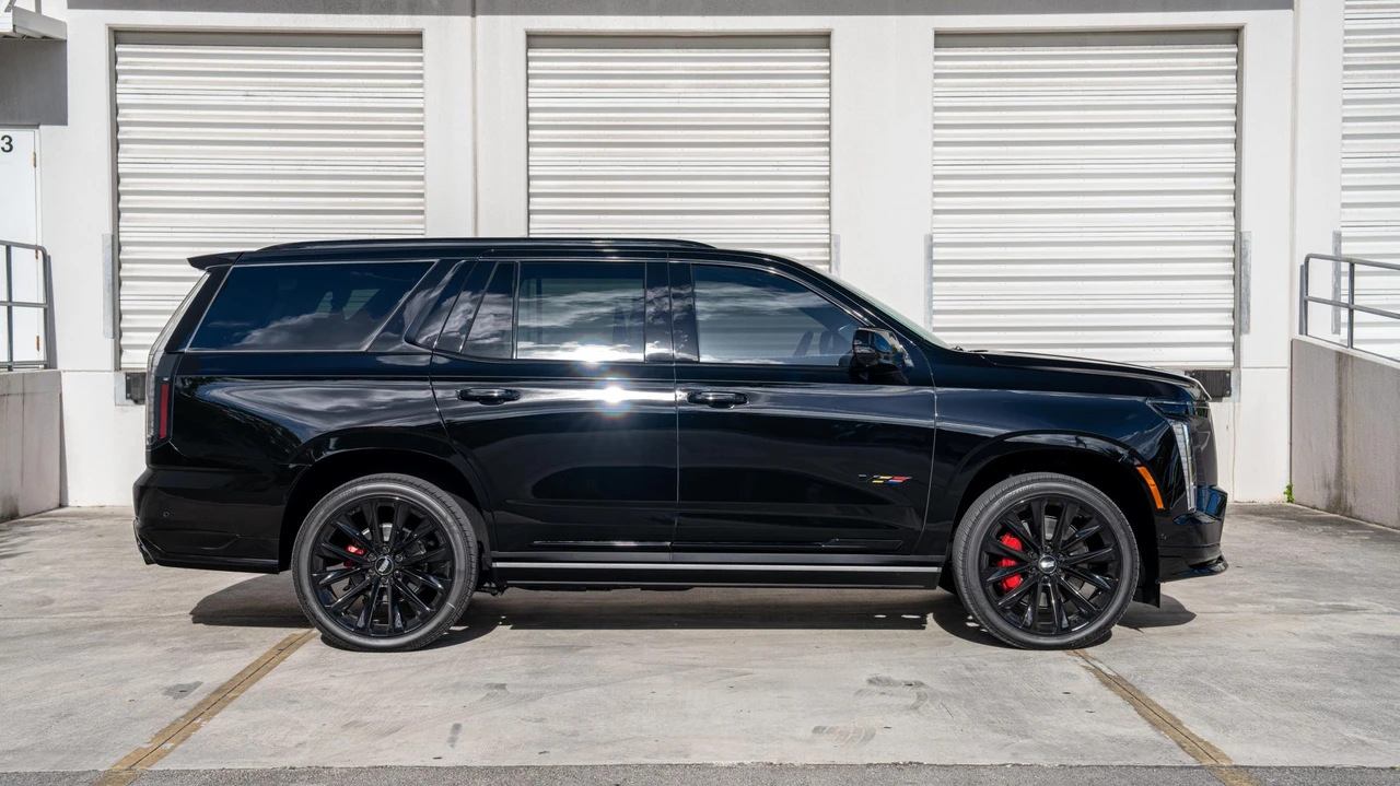 2026 Cadillac Escalade-V 5th Gen - Image 11 of 31